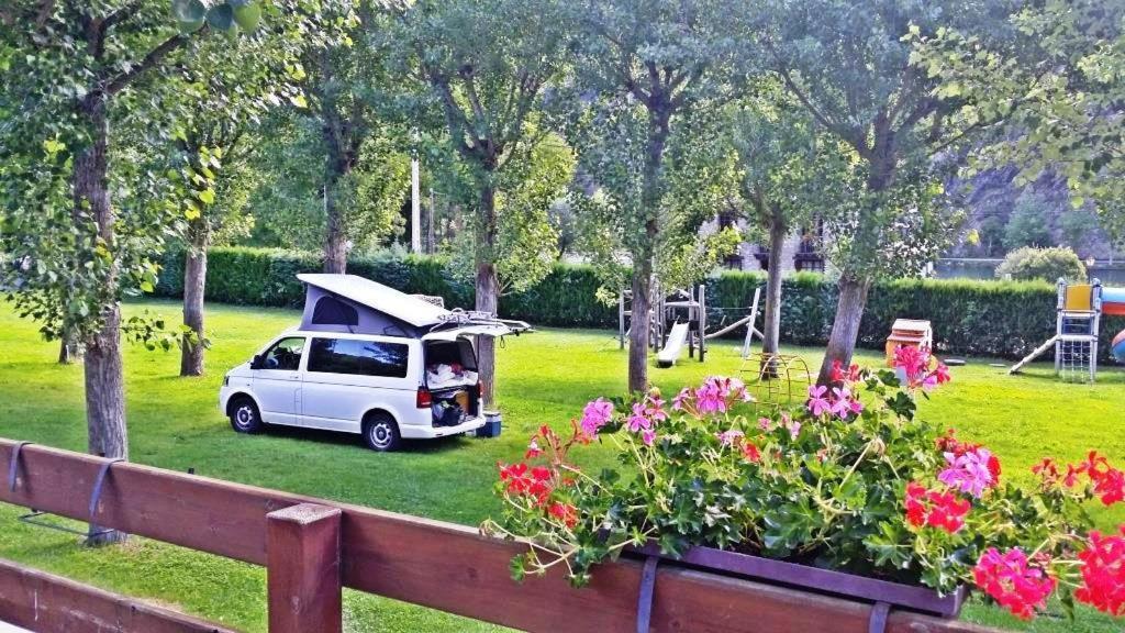 Bungalows Nou Camping La Guingueta D'Aneu Exteriér fotografie